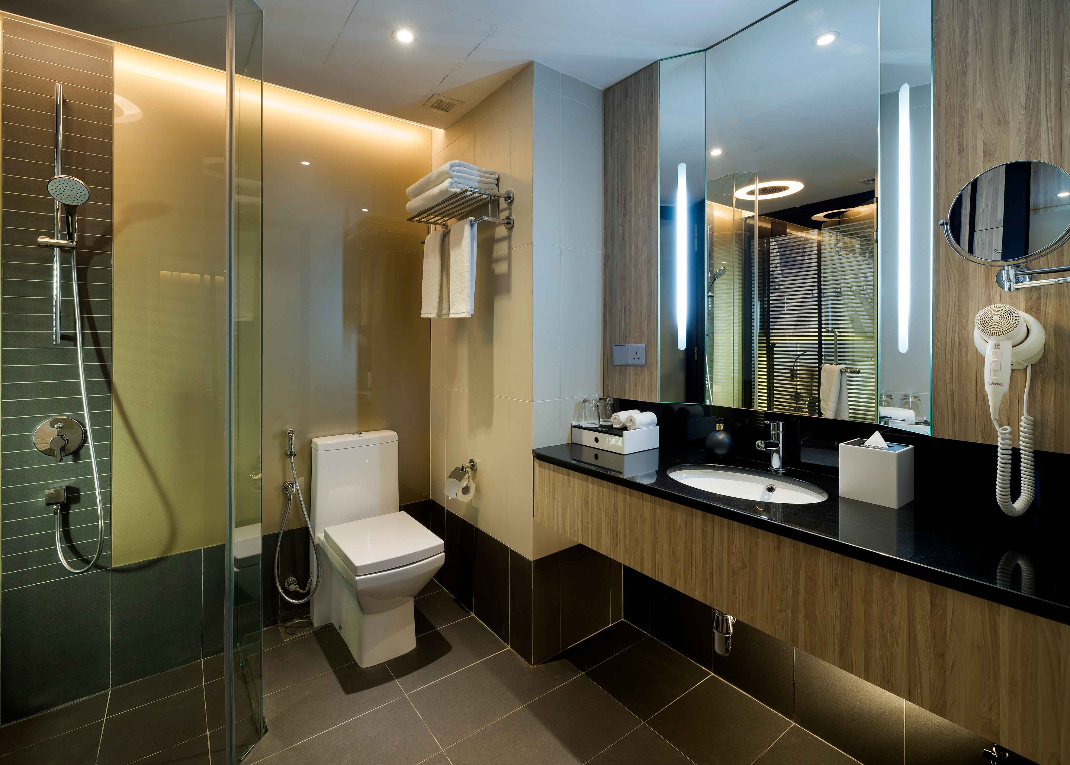 Bathroom of Deluxe Triple room Bathroom of Deluxe Triple room at KL Journal Hotel